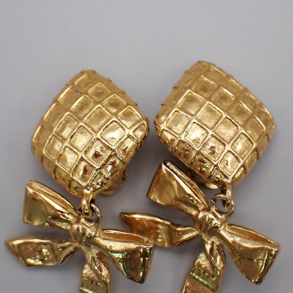 CHANEL Logo Matelasse Dangle Bow Earrings Clip-On GHW France - Picture 3 of 10